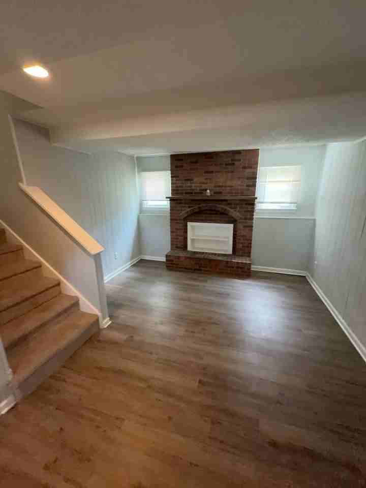 703 Ne Independence Ave - Photo 2 of 3