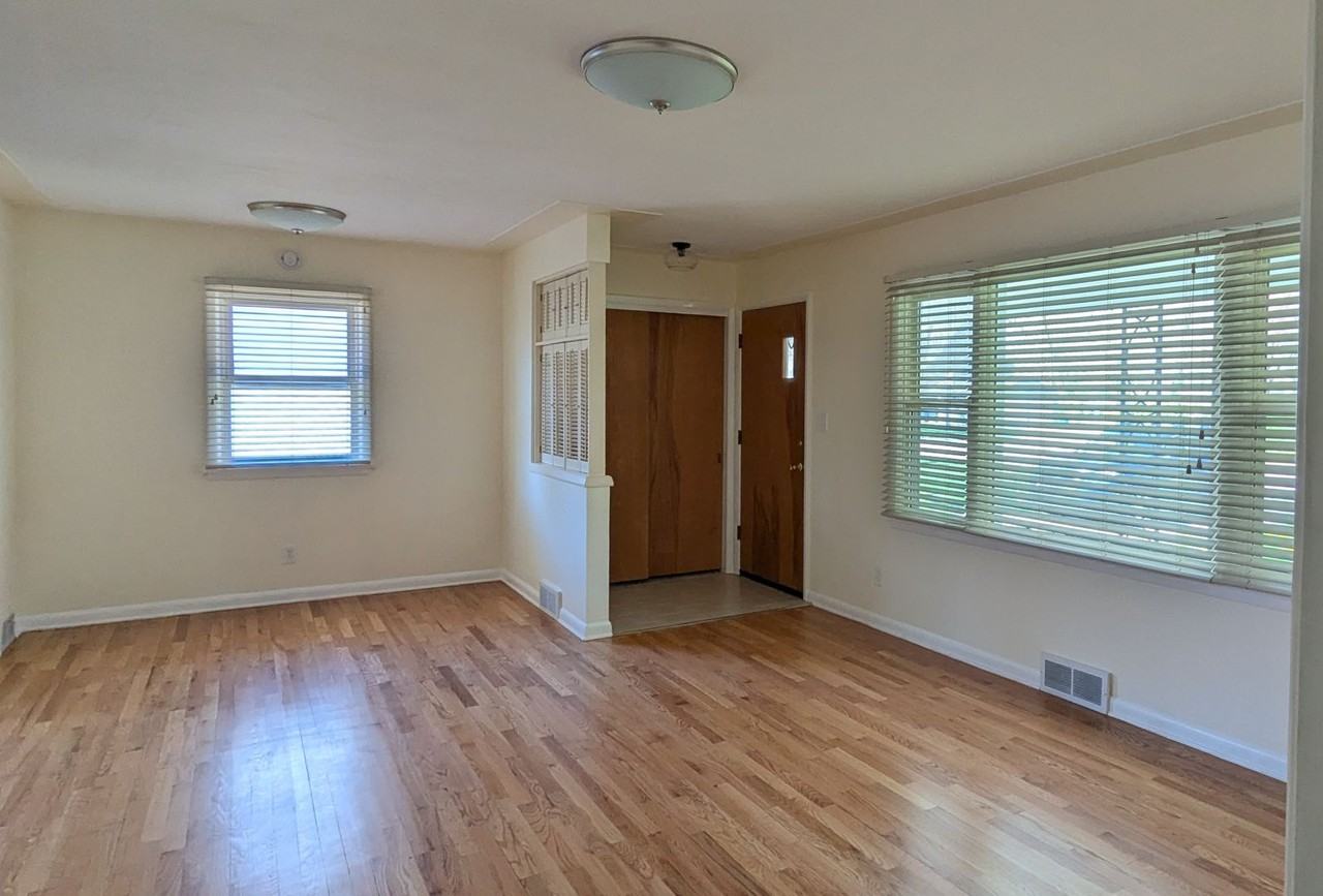 755 Oakmere Pl - Photo 2 of 15