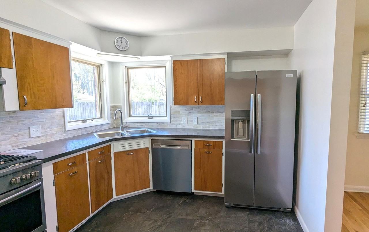 755 Oakmere Pl - Photo 5 of 15