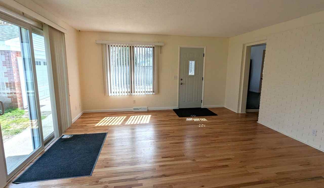 755 Oakmere Pl - Photo 7 of 15