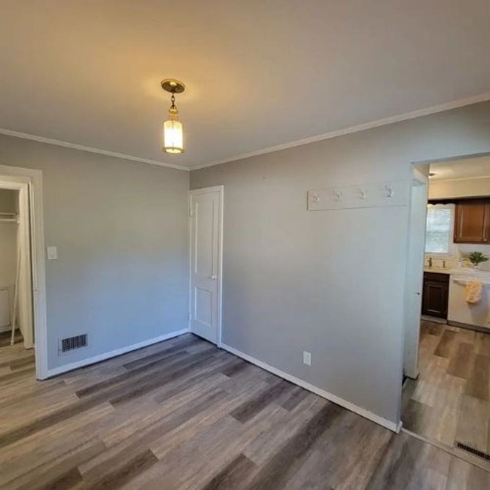 2509 Tremont St - Photo 3 of 10