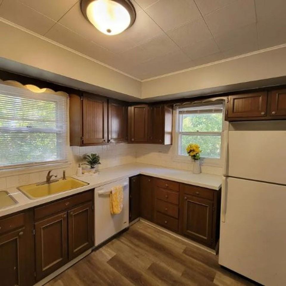 2509 Tremont St - Photo 4 of 10