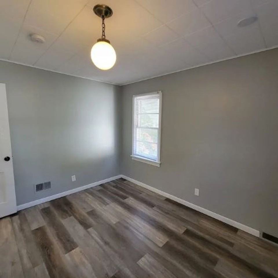 2509 Tremont St - Photo 6 of 10