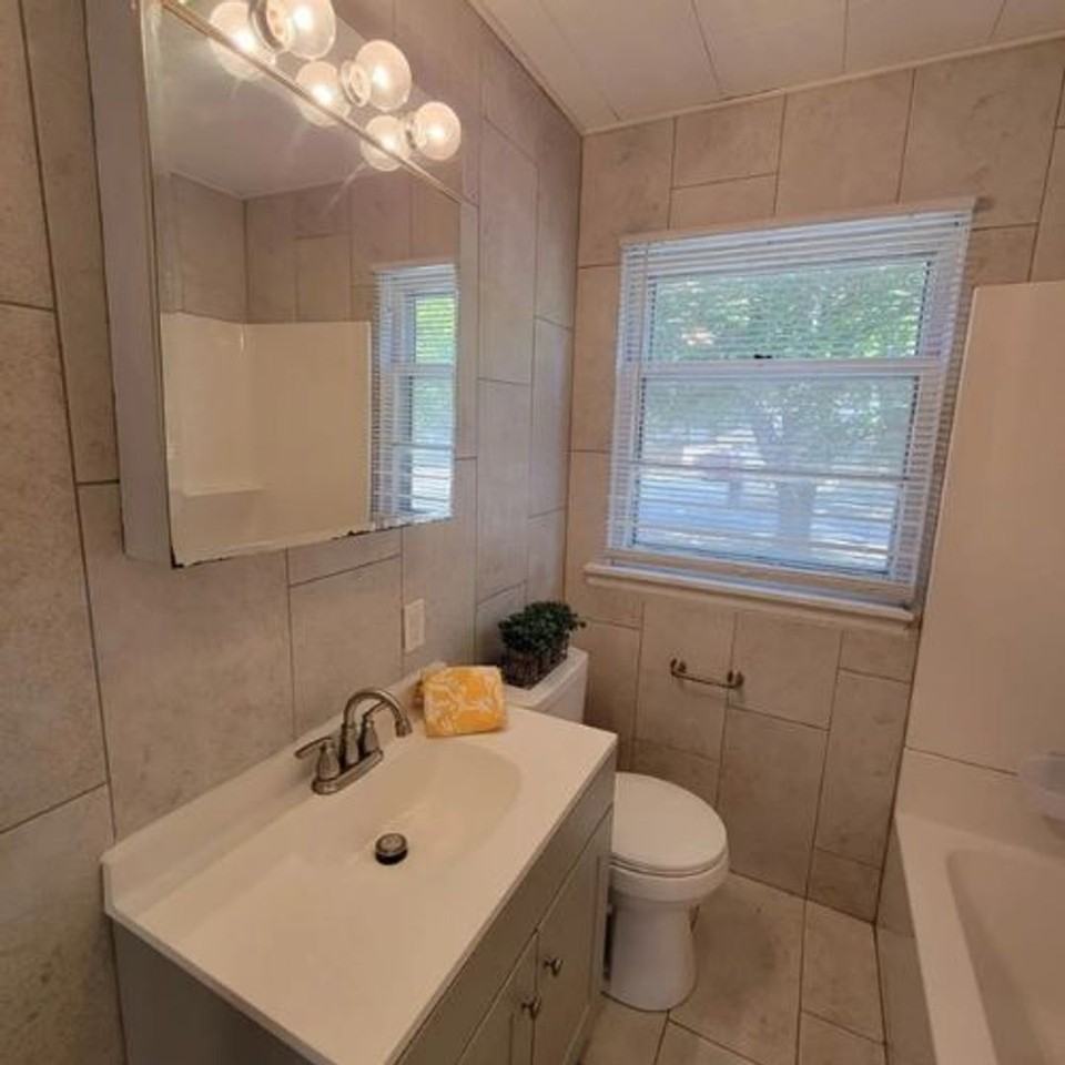 2509 Tremont St - Photo 7 of 10