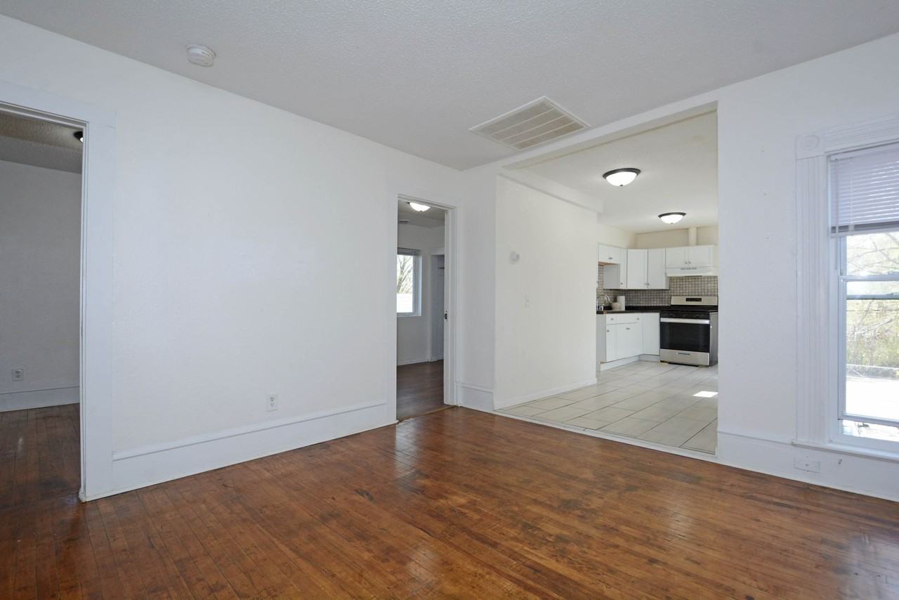 2709 Bloomington Ave - Photo 2 of 12