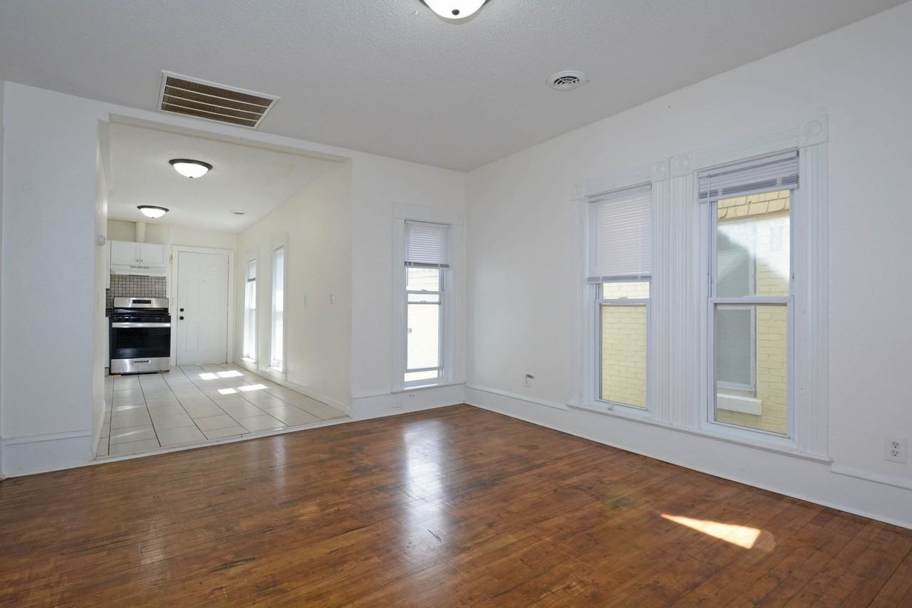 2709 Bloomington Ave - Photo 3 of 12