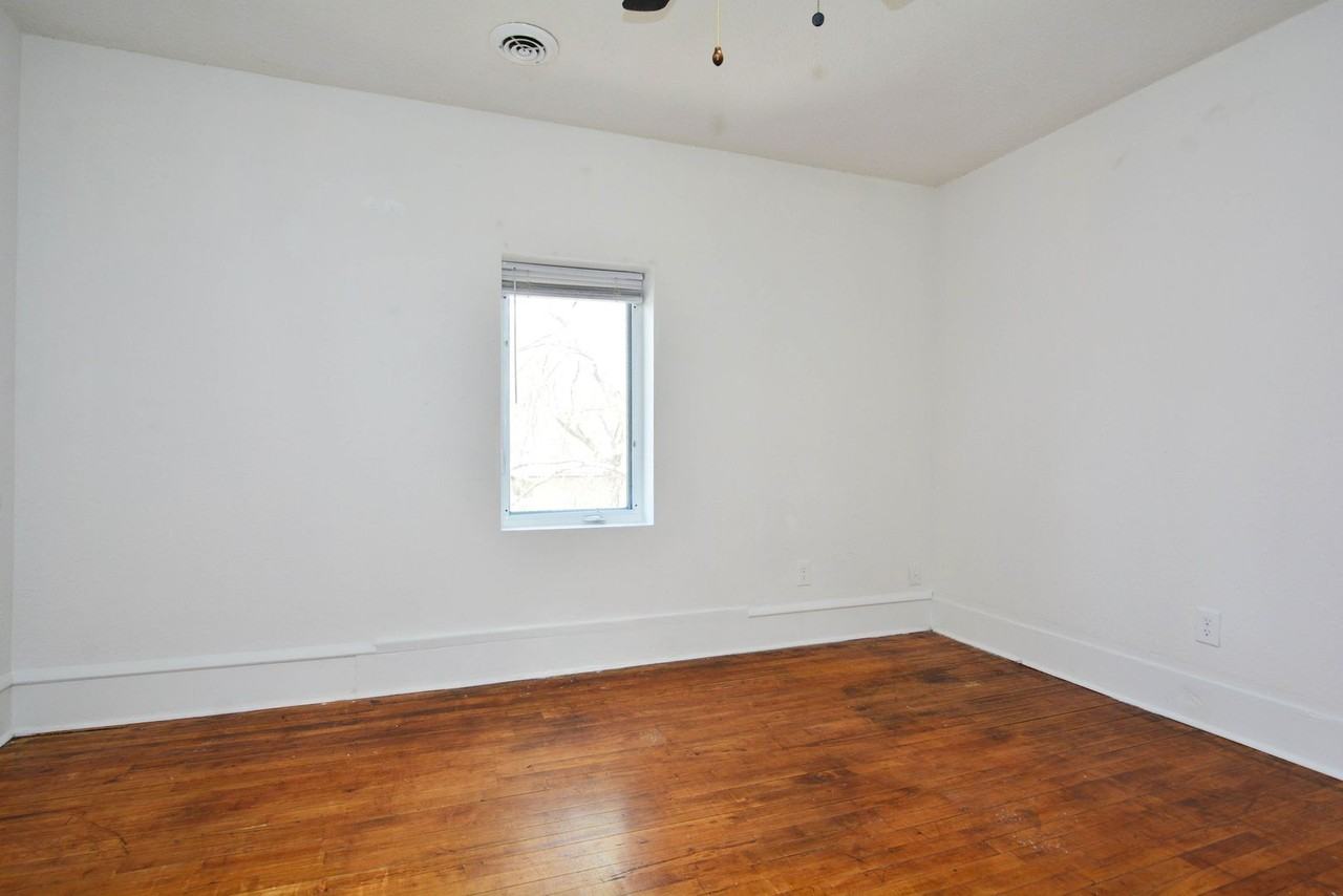 2709 Bloomington Ave - Photo 5 of 12