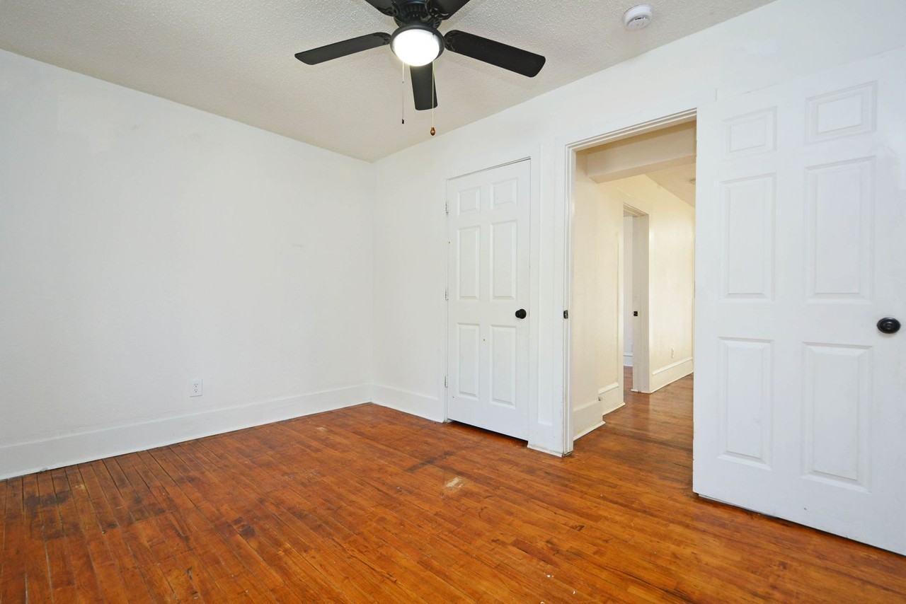 2709 Bloomington Ave - Photo 6 of 12