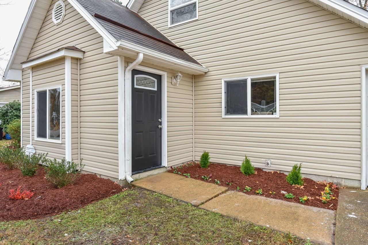 1423 Goldfinch Ln - Photo 2 of 40