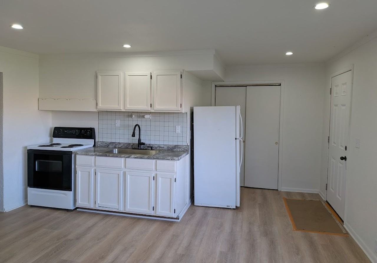 210 S Damascus St - Photo 2 of 6