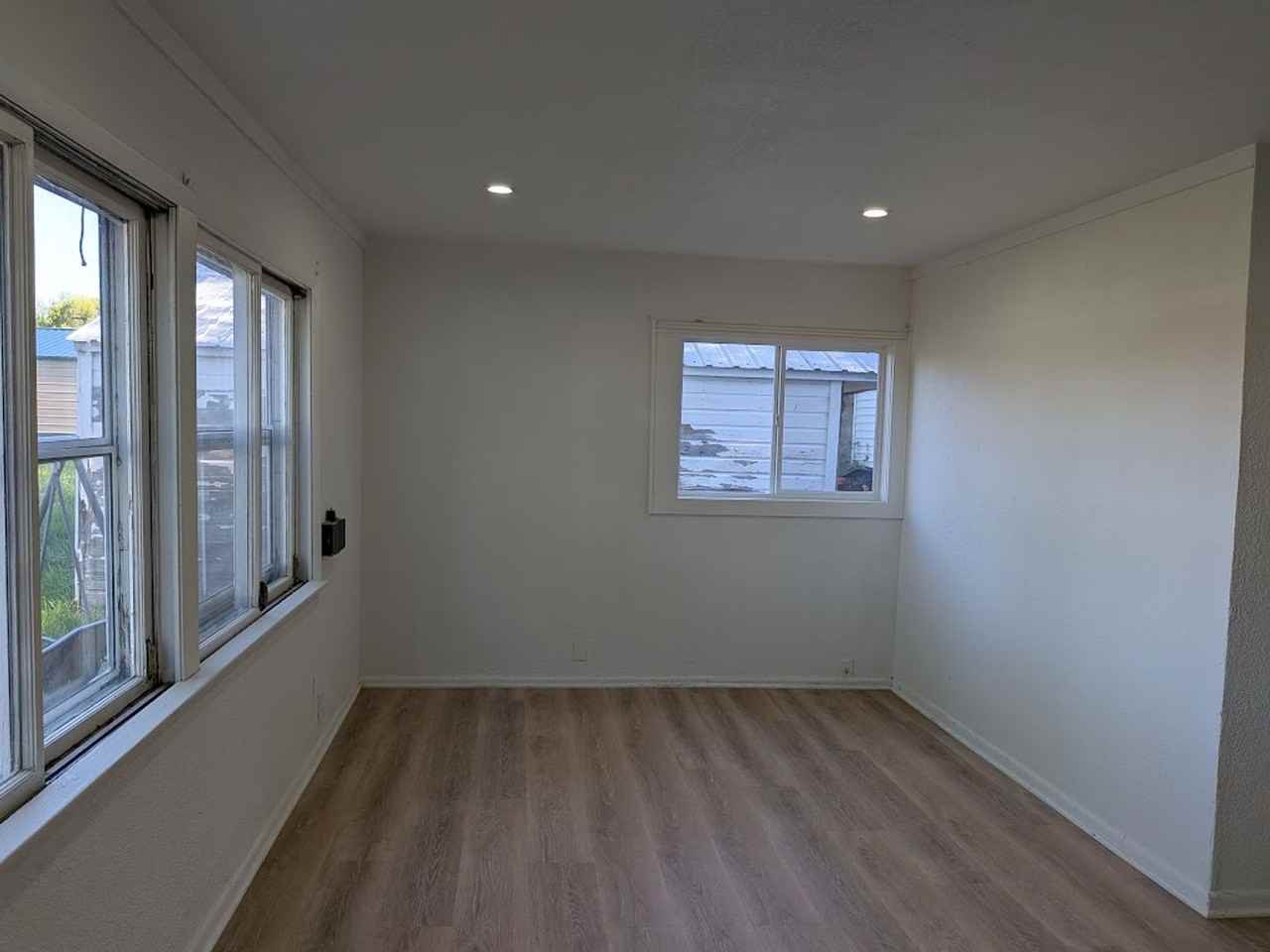 210 S Damascus St - Photo 3 of 6