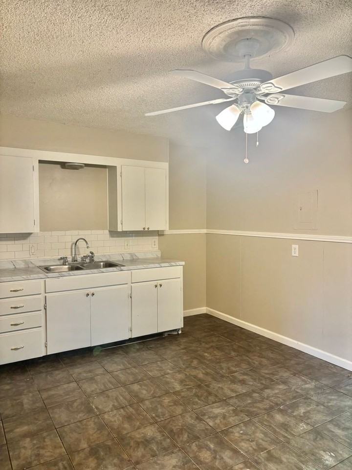 2409 Lakeside Ave - Photo 4 of 8