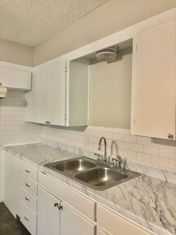 2409 Lakeside Ave - Photo 5 of 8