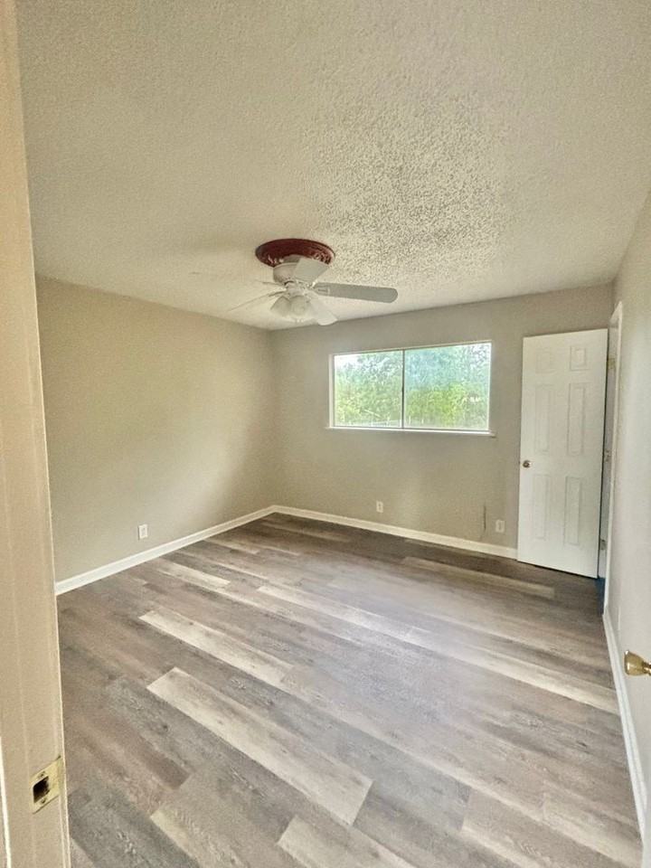 2409 Lakeside Ave - Photo 7 of 8