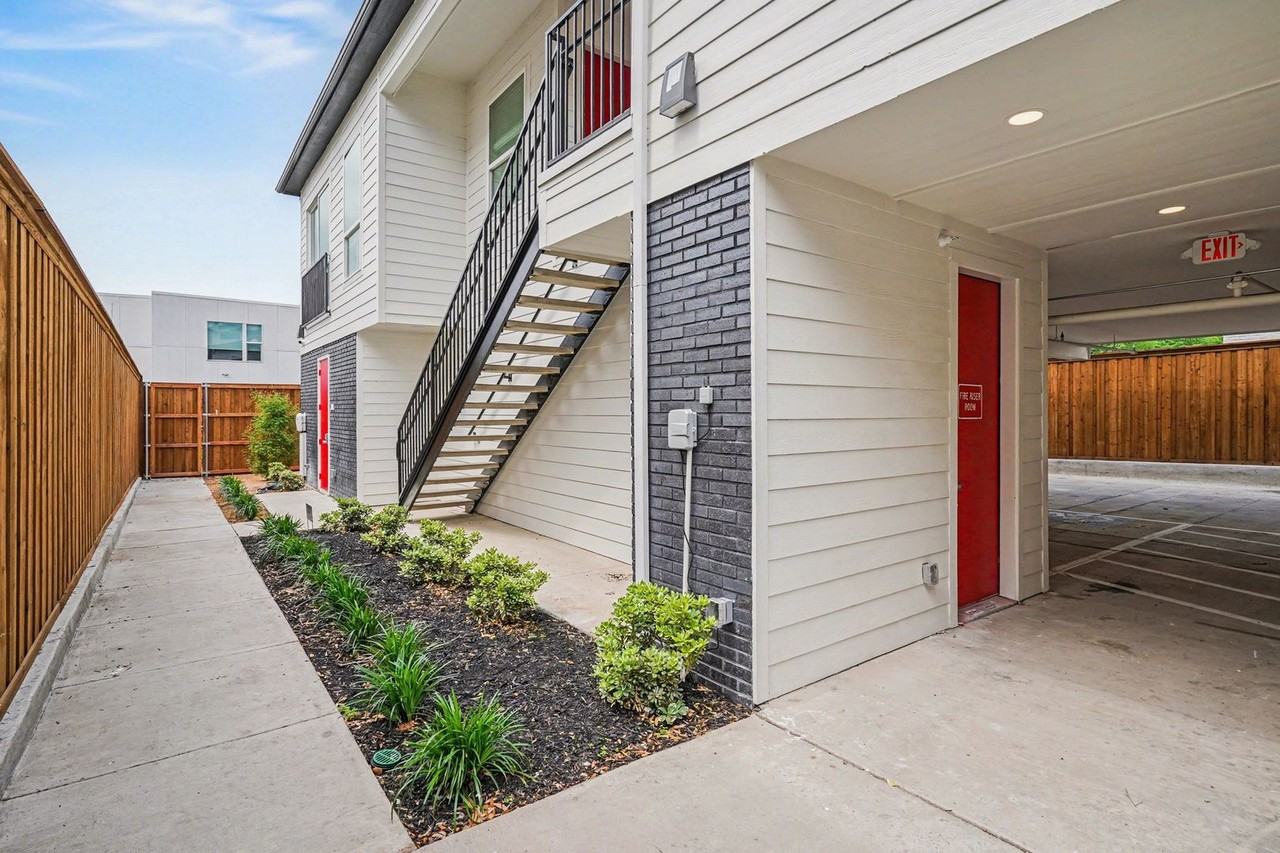 2217 N Fitzhugh Ave #101 - Photo 4 of 50