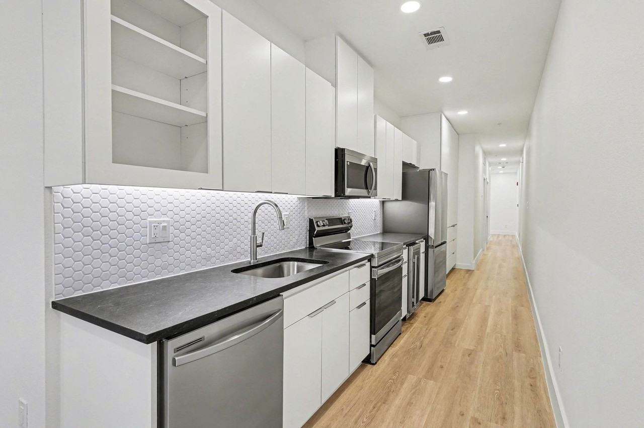 2217 N Fitzhugh Ave #101 - Photo 5 of 50