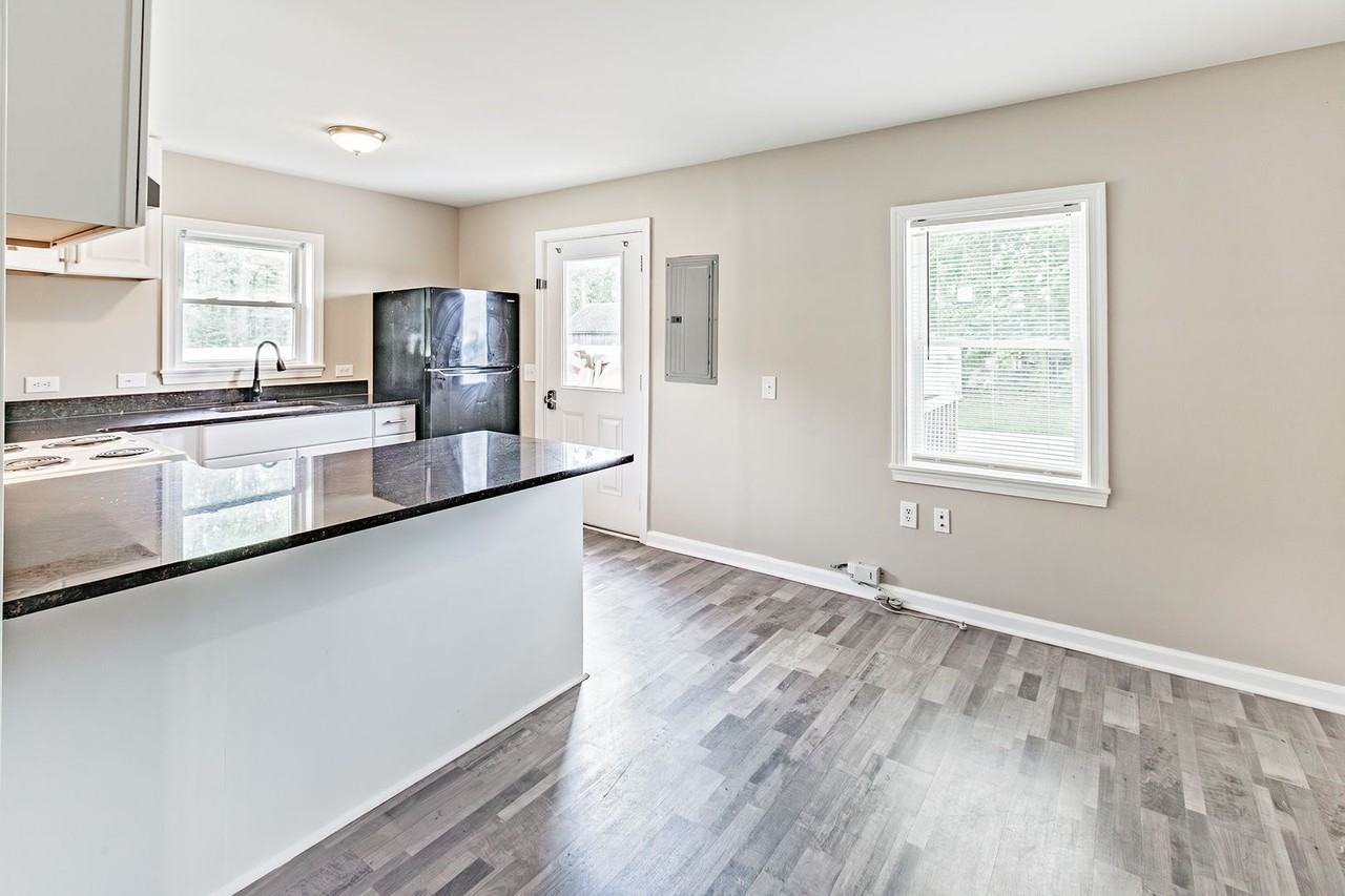 4579 Summit Bridge Rd - Photo 2 of 15