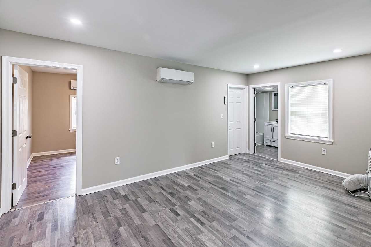 4579 Summit Bridge Rd - Photo 6 of 15