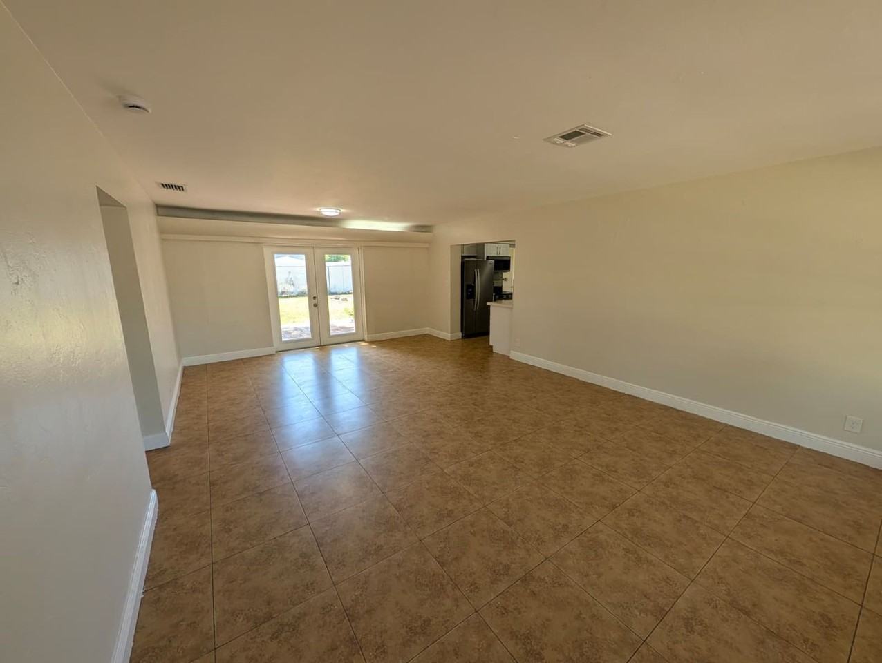 180 Penn Way - Photo 4 of 43