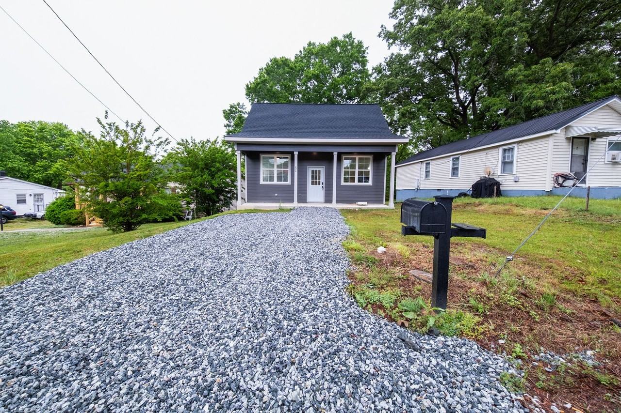 824 Chandler Ave - Photo 2 of 16