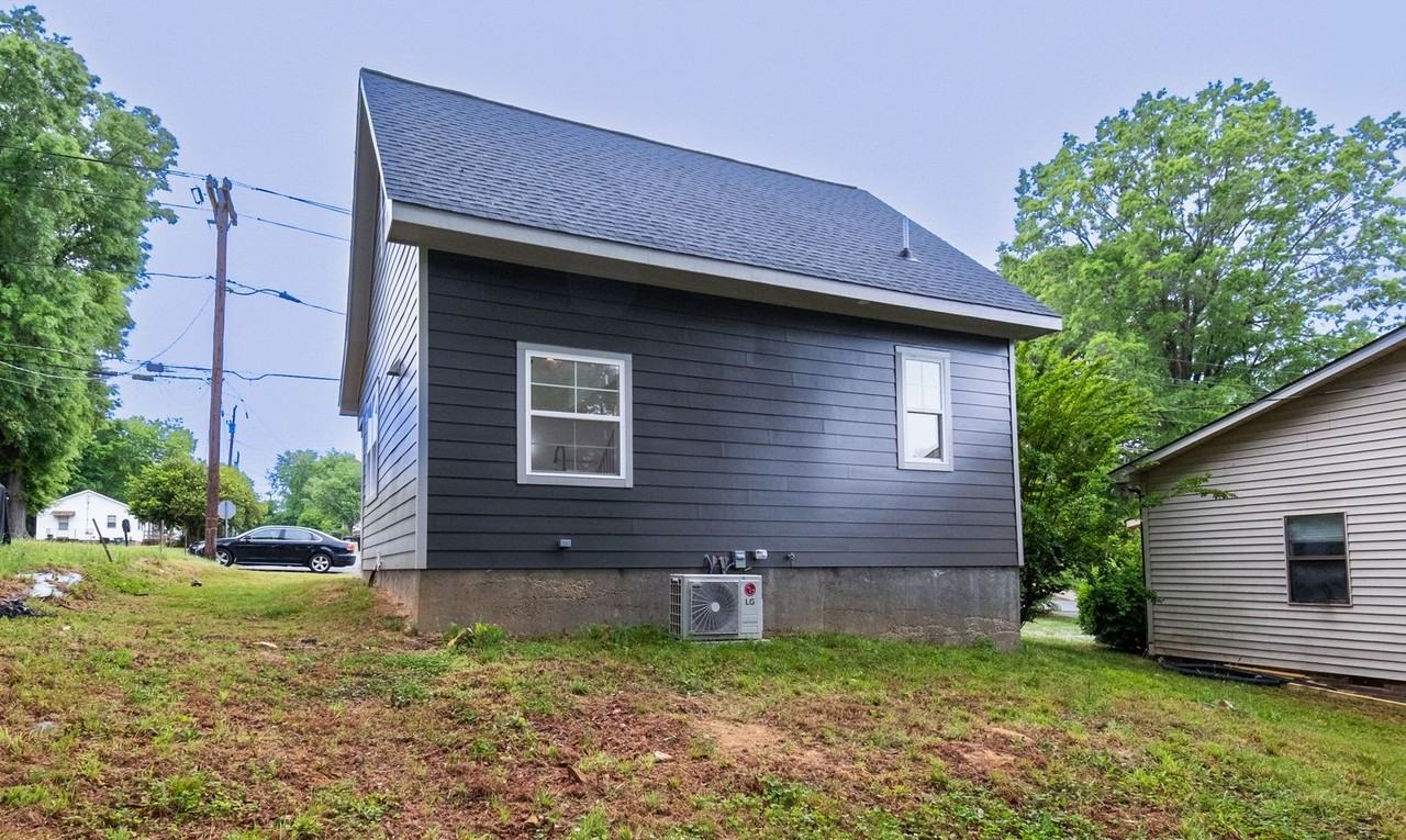 824 Chandler Ave - Photo 4 of 16