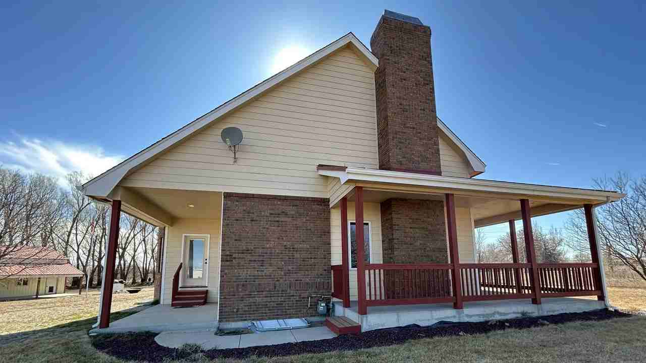 8821 E County Road 18 - Photo 2 of 23