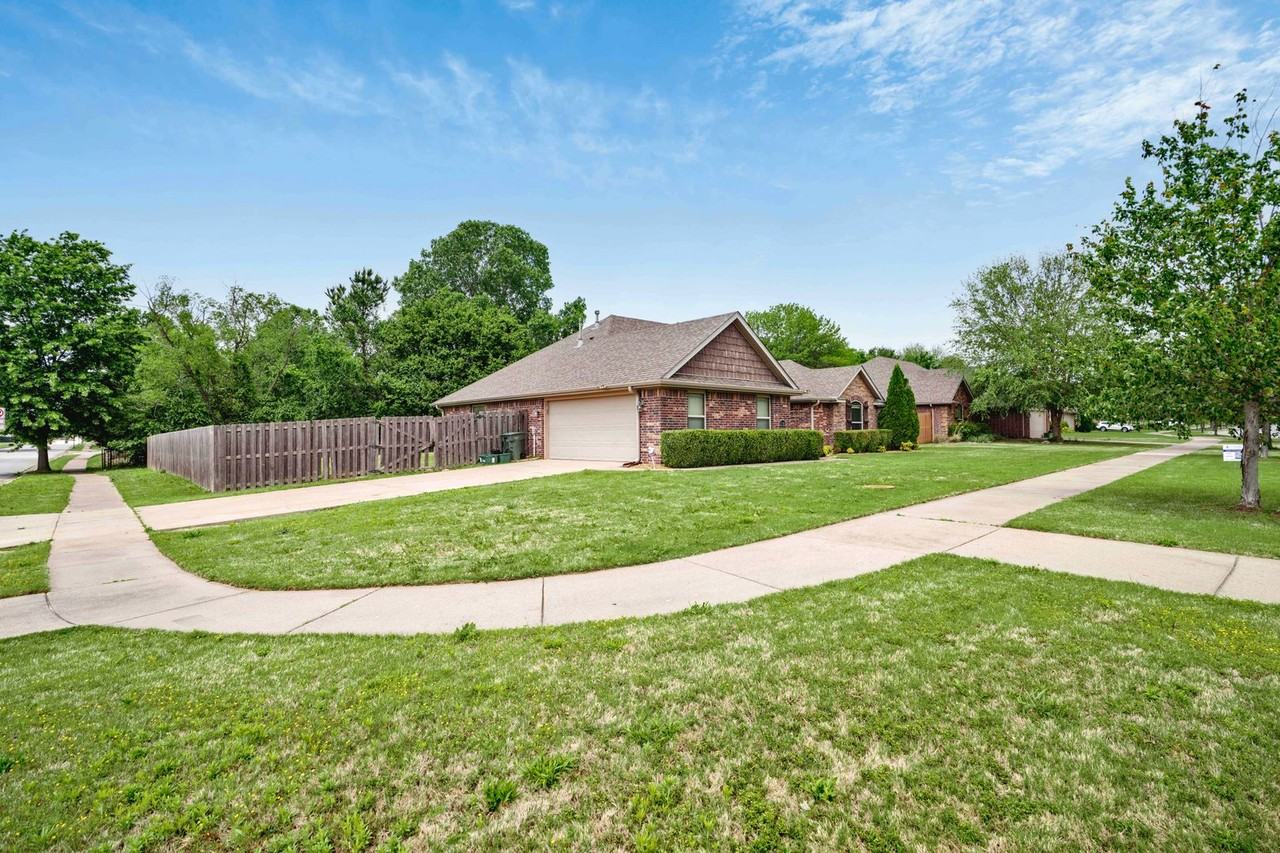 2981 N Raven Ln - Photo 4 of 24
