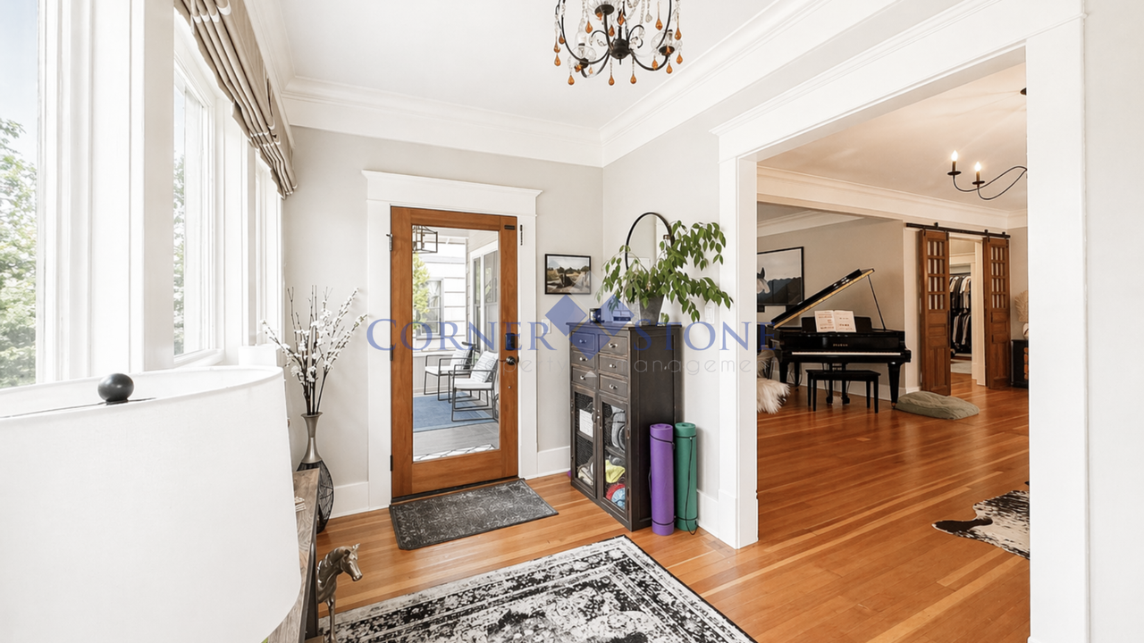 1721 W Jefferson St - Photo 5 of 40