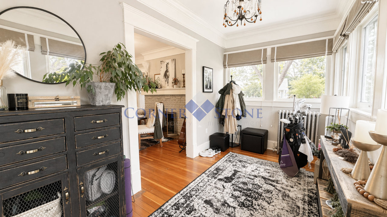1721 W Jefferson St - Photo 6 of 40