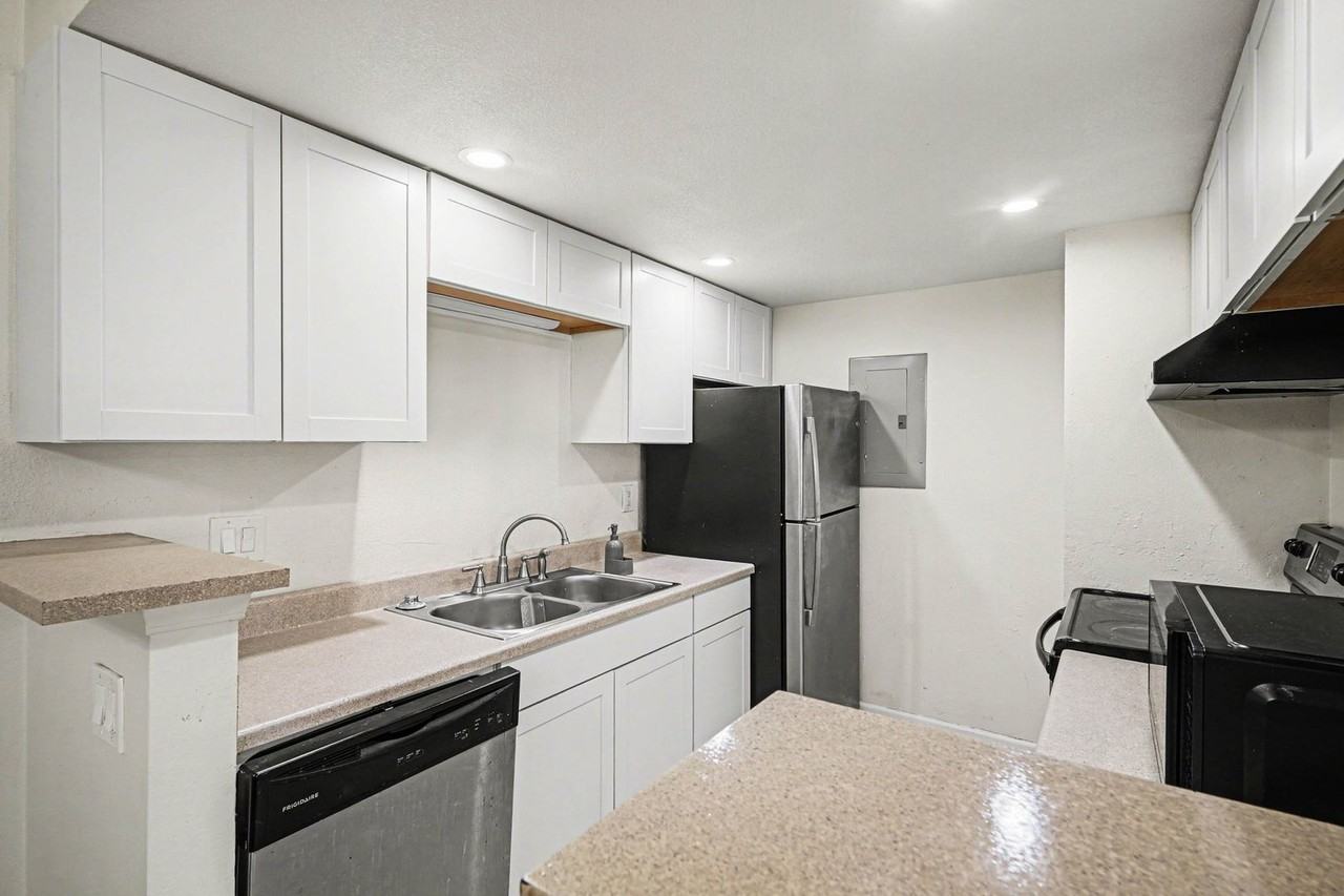 18004 E Ohio Ave #202 - Photo 5 of 21