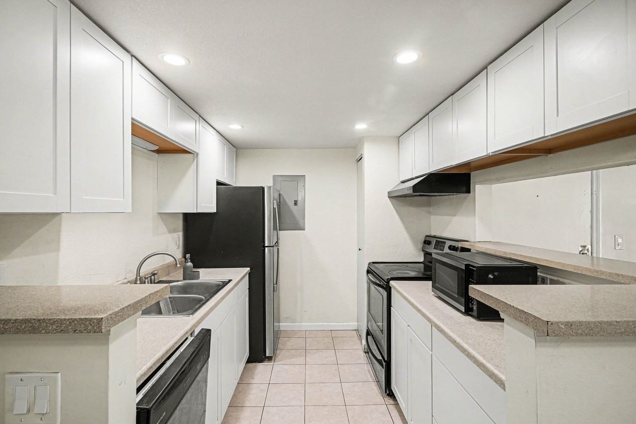 18004 E Ohio Ave #202 - Photo 6 of 21