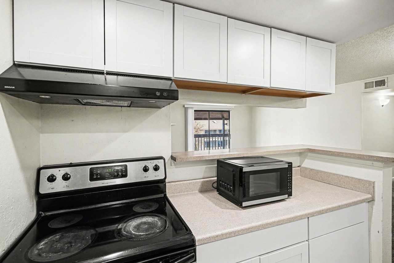 18004 E Ohio Ave #202 - Photo 7 of 21