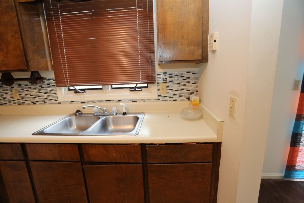 706 Hillwood Dr - Photo 3 of 12