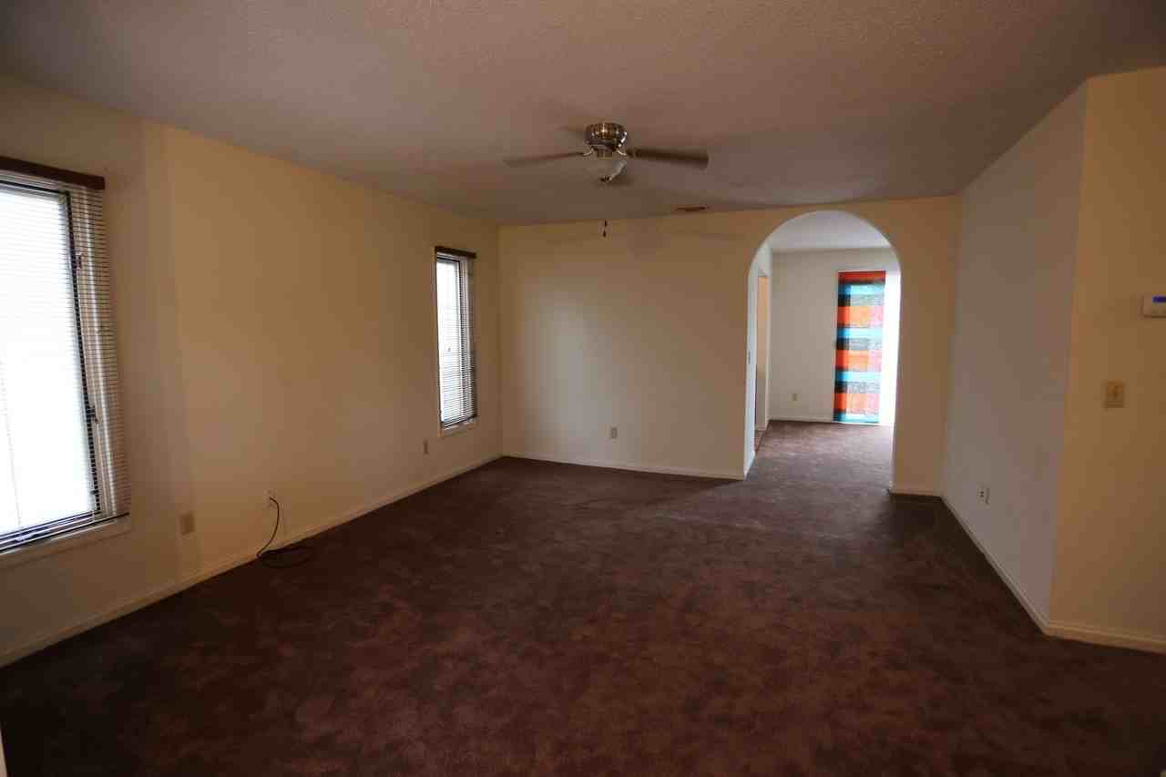 706 Hillwood Dr - Photo 4 of 12