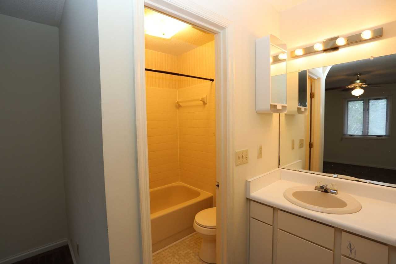 706 Hillwood Dr - Photo 5 of 12