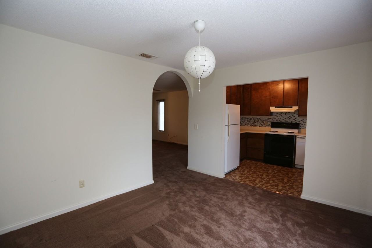 706 Hillwood Dr - Photo 6 of 12