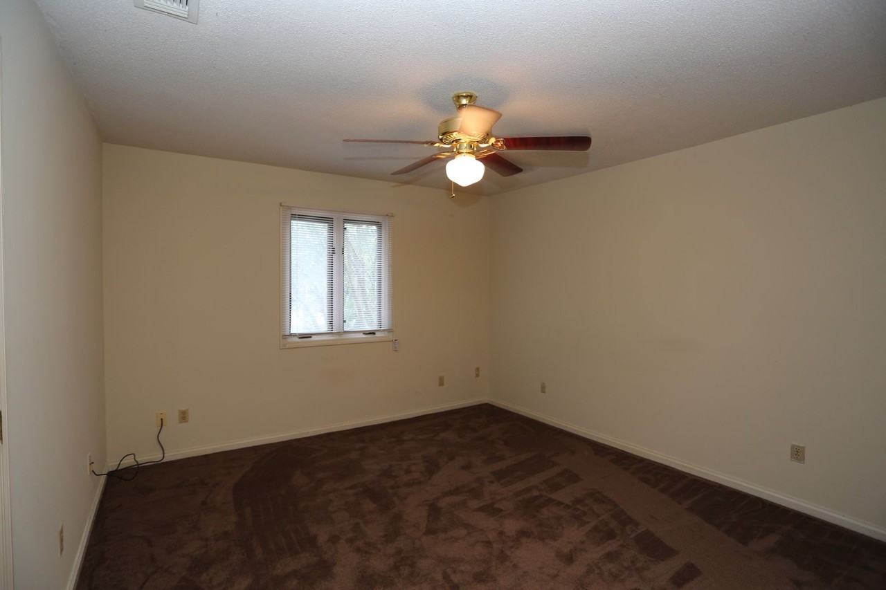 706 Hillwood Dr - Photo 7 of 12