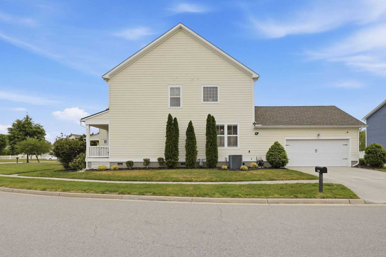 3156 Sybilla St - Photo 3 of 42