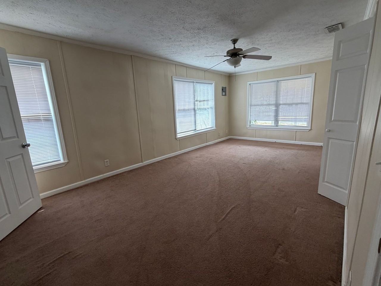 222 N Gray Ave - Photo 4 of 10