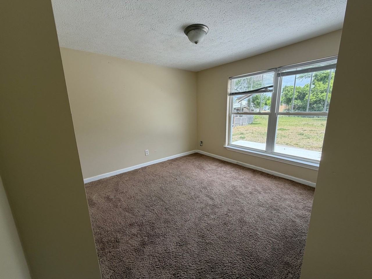 222 N Gray Ave - Photo 7 of 10