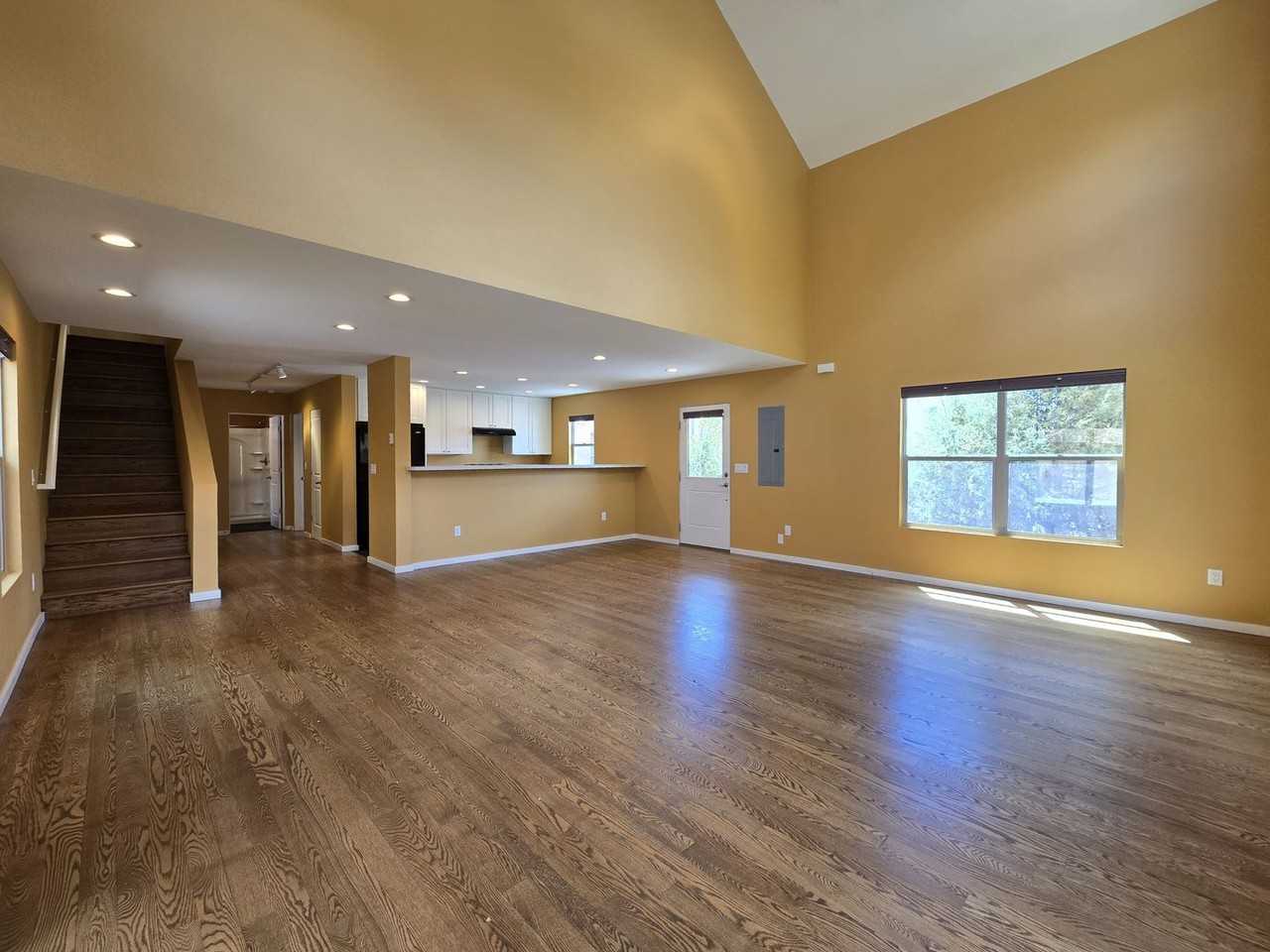2180 W Alameda St #14 - Photo 3 of 30