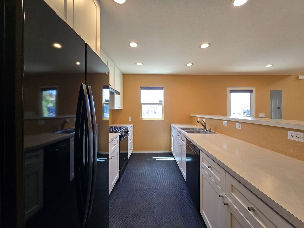 2180 W Alameda St #14 - Photo 7 of 30