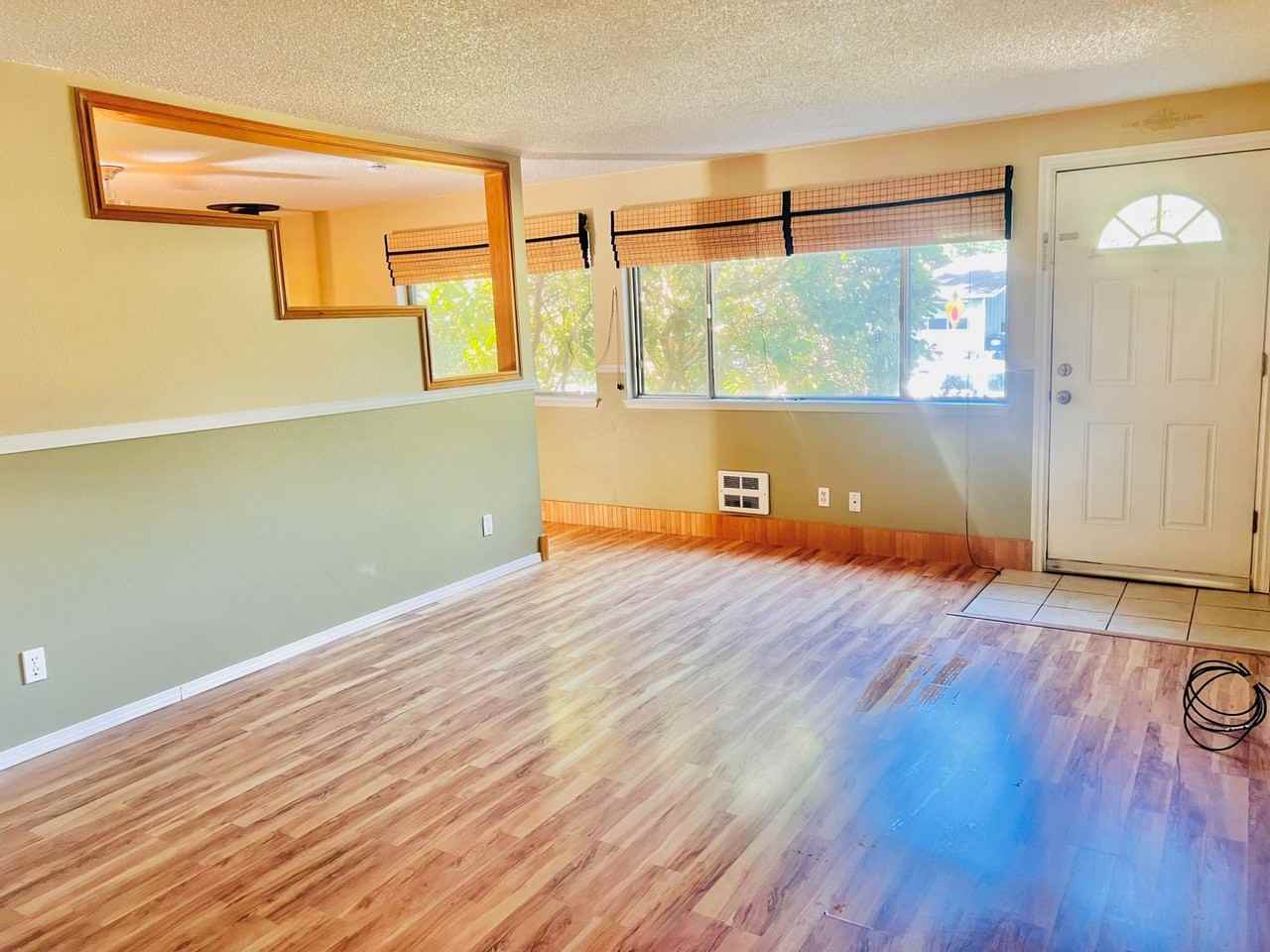 922 Oakcrest Dr Se - Photo 2 of 46