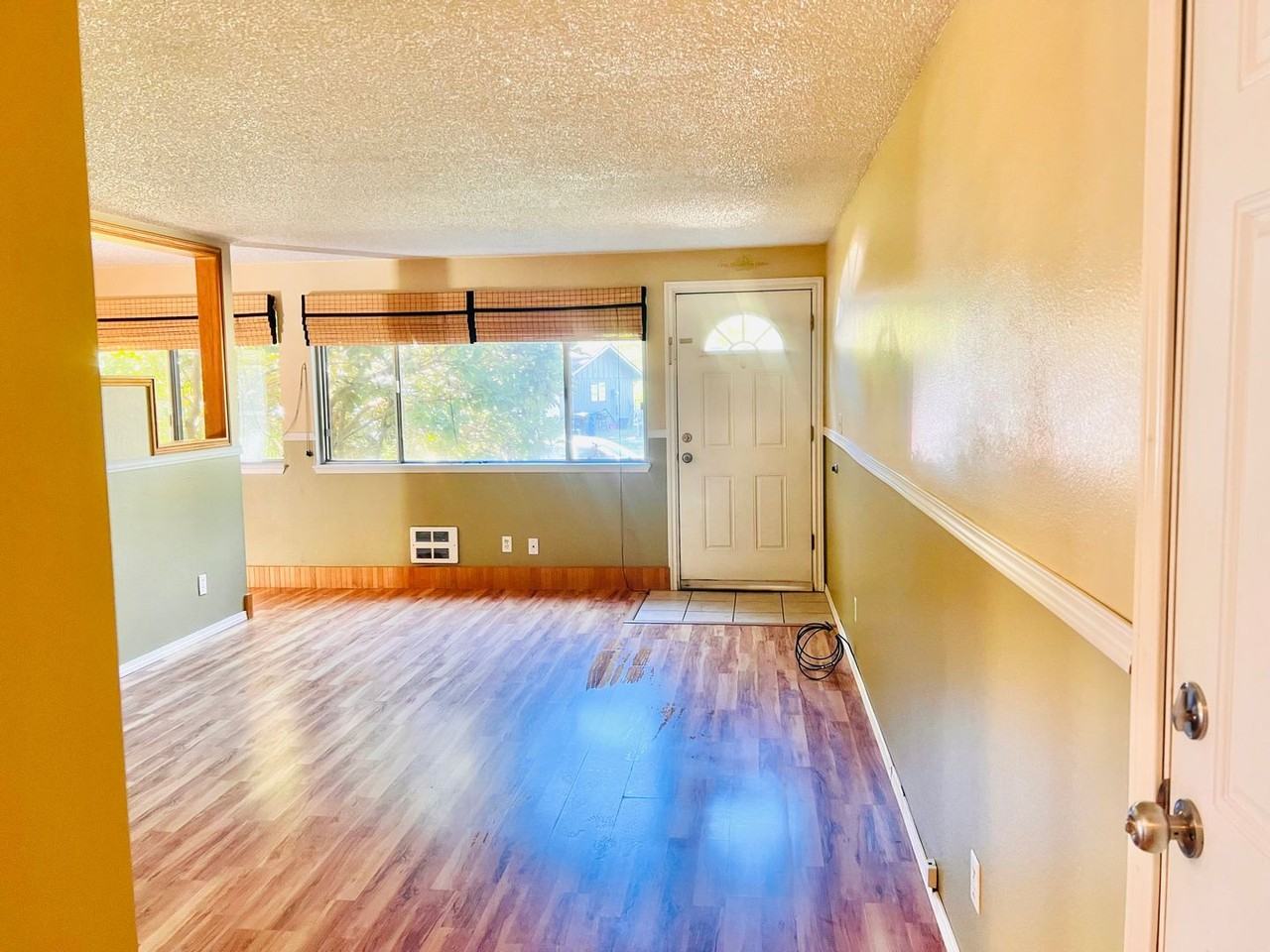 922 Oakcrest Dr Se - Photo 3 of 46