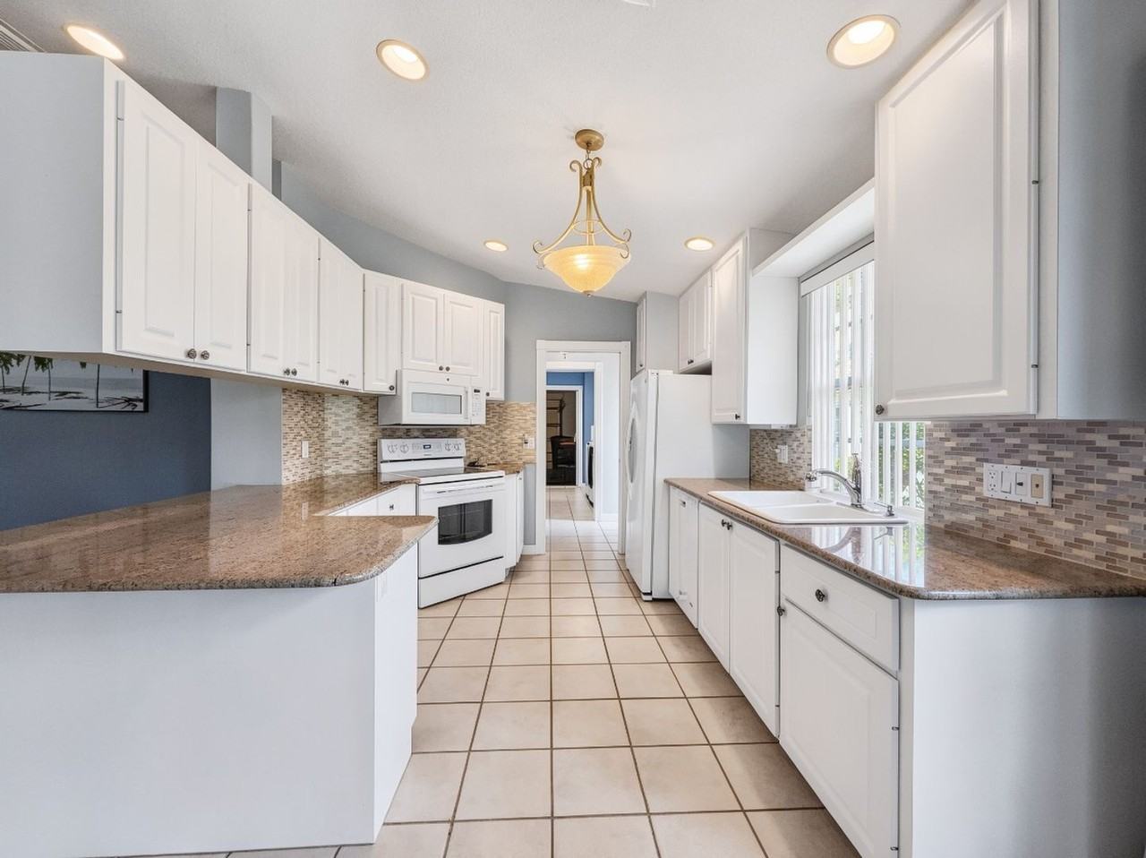 5712 Drummond Way - Photo 3 of 32