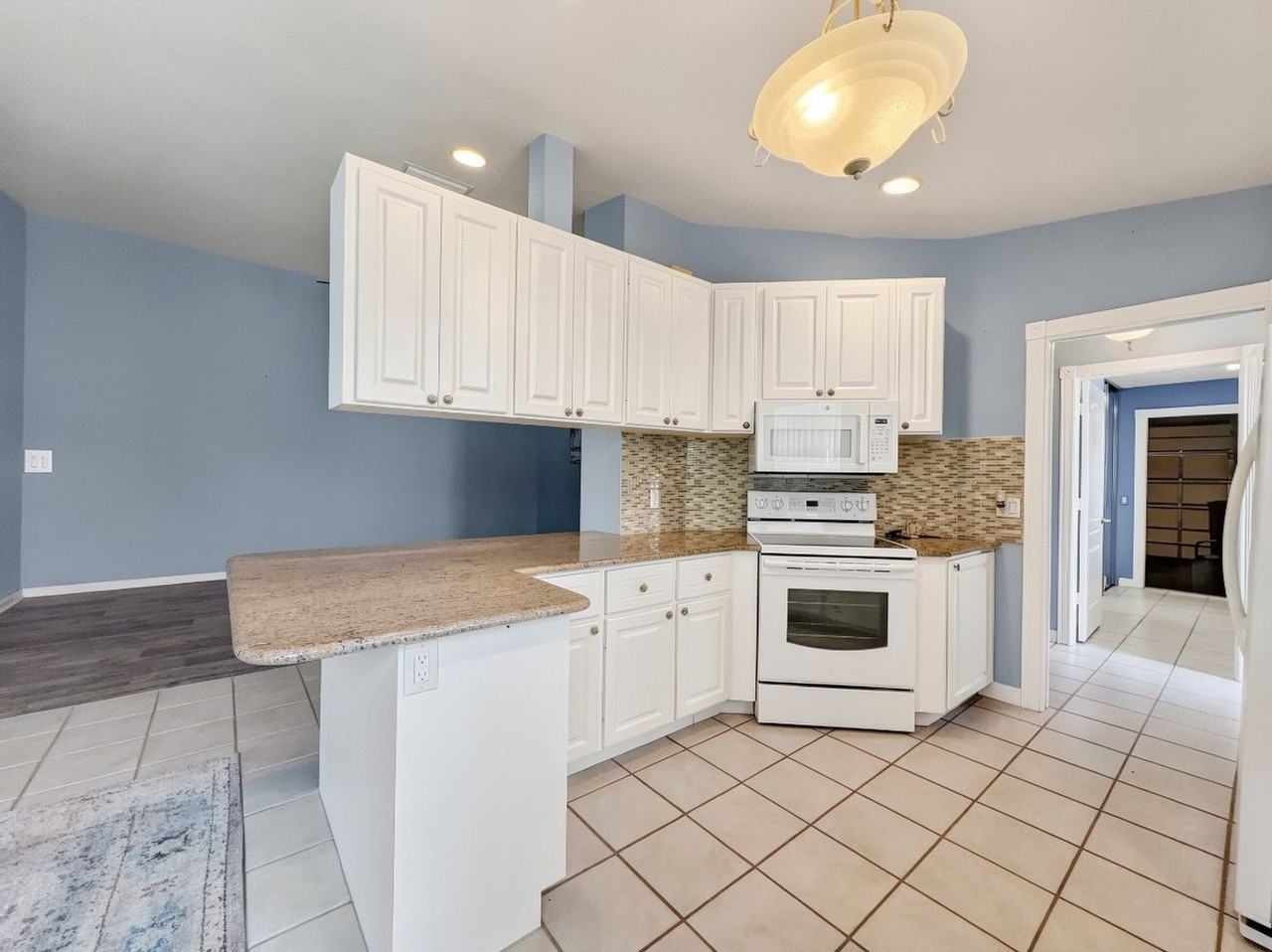 5712 Drummond Way - Photo 4 of 32