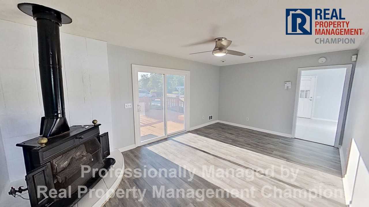639 N College Rd - Photo 2 of 25