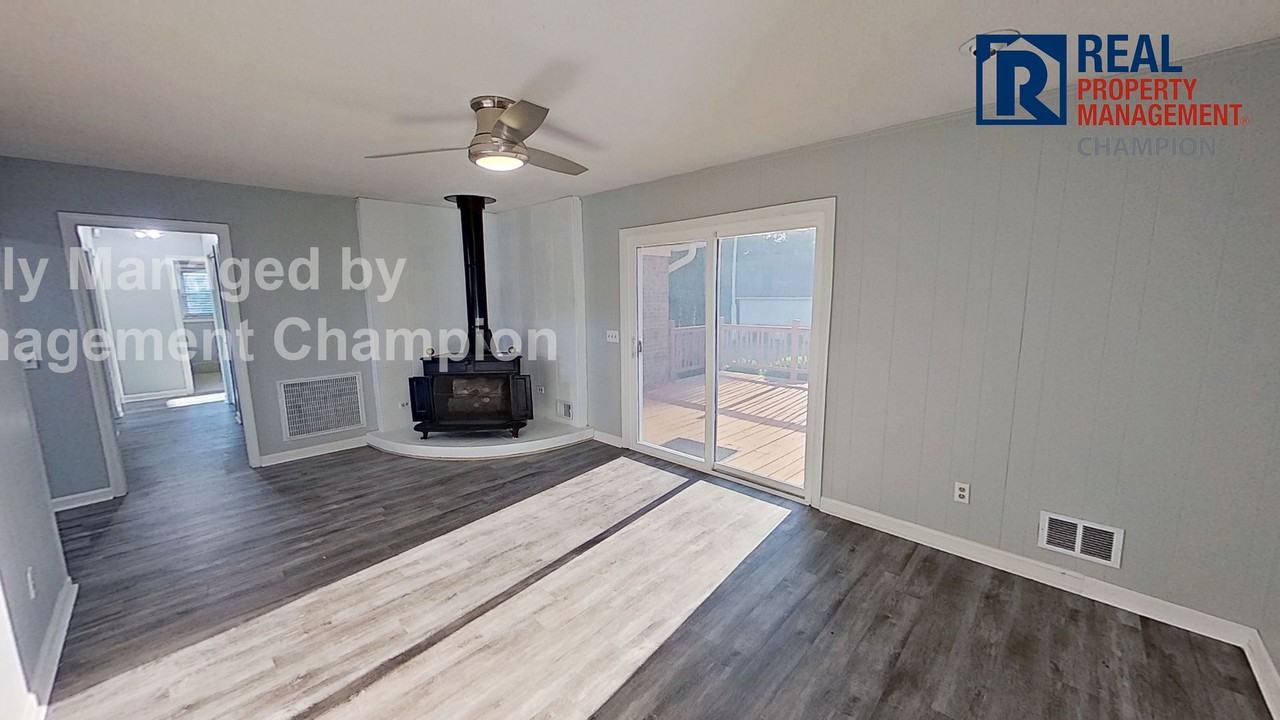 639 N College Rd - Photo 3 of 25