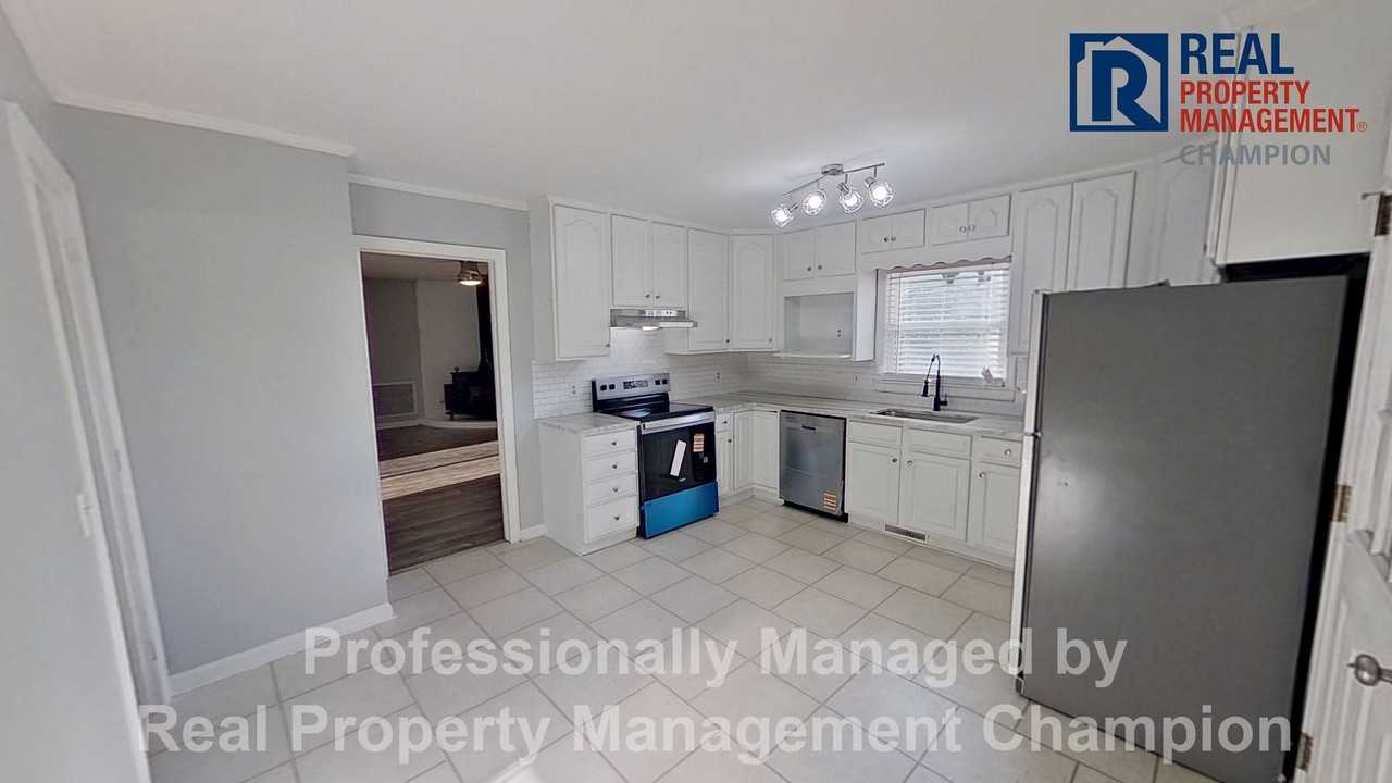 639 N College Rd - Photo 6 of 25