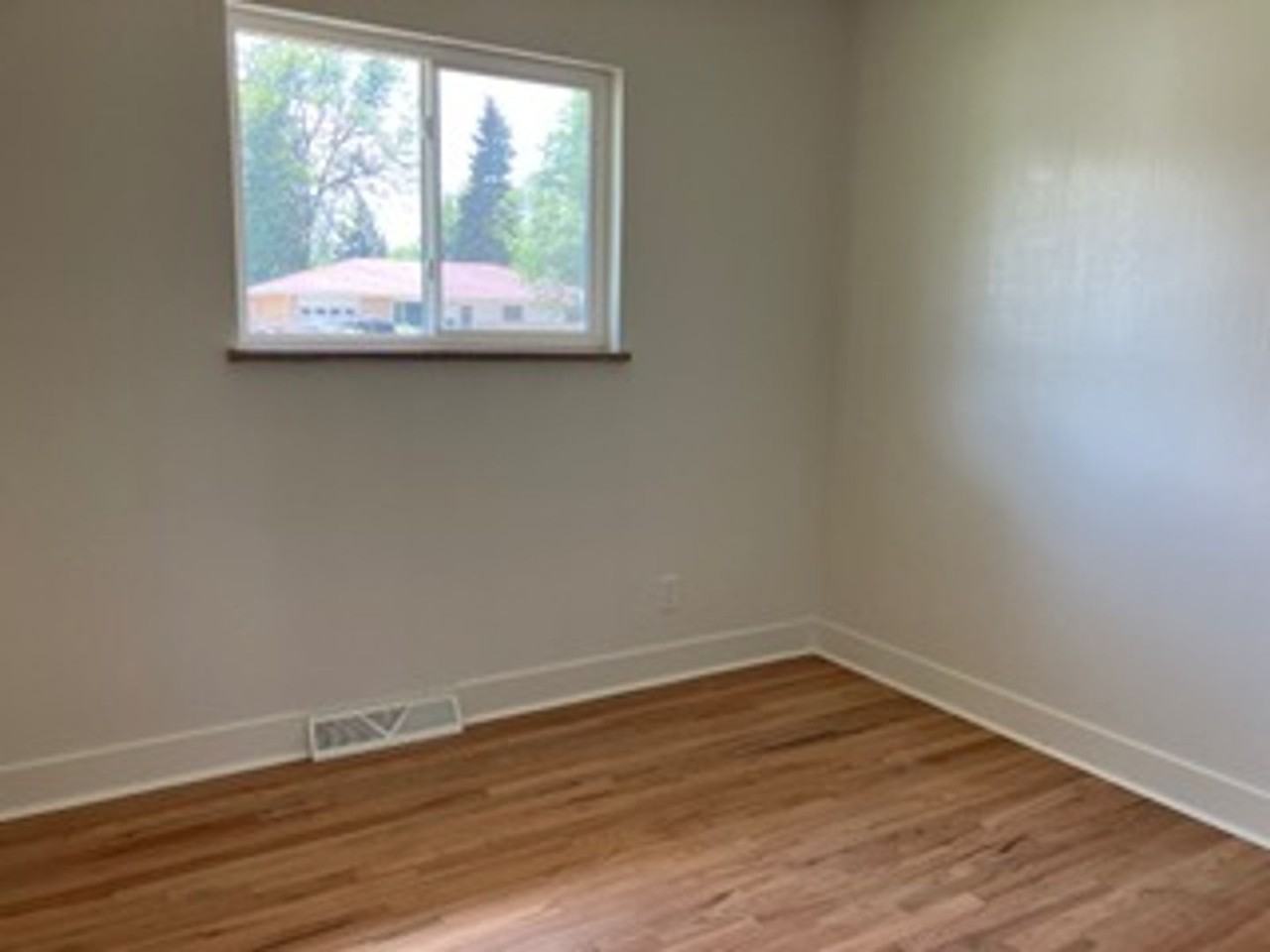 520 Columbia Rd - Photo 7 of 12